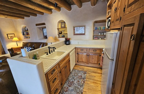 Taos House | Blue Elk Casa enclosed Patio with Hot Tub Air Conditioned Walk to Plaza