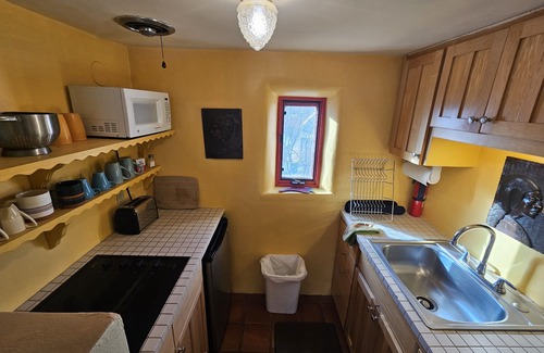 Taos House | Blue Elk Casa enclosed Patio with Hot Tub Air Conditioned Walk to Plaza