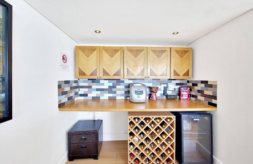 Camps Bay Villa | Blue Emerald Villa - Close to Camps Beach and Table Mountain