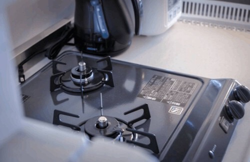 Maeganeku Apartment | Blue Entrance