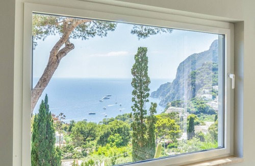 Tiberio Apartment | Blue Essence
