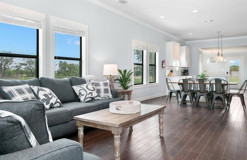 Fredericksburg House | Blue Eyes | 2/2, Pool, Pet Friendly w/fee, Full Kitchen, Washer/Dryer,Pool & Heated Spa