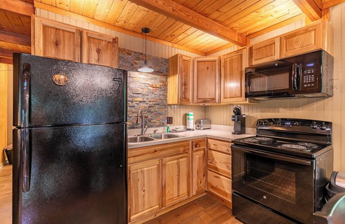 Lenoir Cabin | Blue Flower Cabin - 10 acres, private, hot tub, fire pit