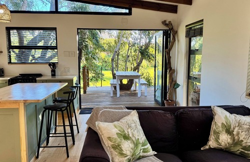 Flora Park Cottage | Blue Gum Tree Cottage