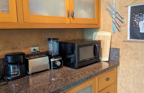 San Clemente House | Blue Harmony: Spacious Desert Retreat. Close to UofA and Reid Park