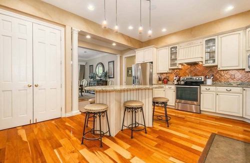 McHenry House | Blue Haven- 5 bedroom Lakefront home