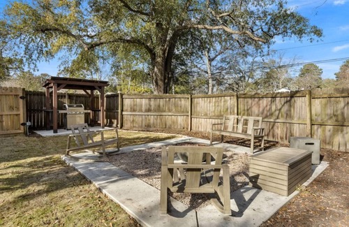 Rosewood House | Blue Haven of Rosewood | 3BR | Recently Renovated!