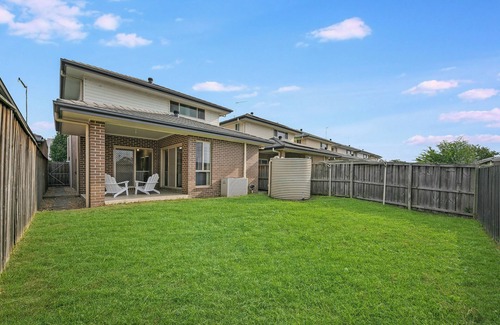 Penrith House | Blue Haven Retreat - Thornton Central 34