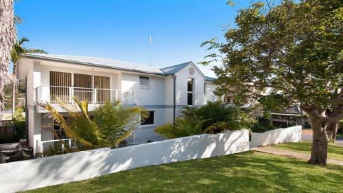 Terrigal House | Blue Haven Short Walk To Beach, Shops, Cafes Accom Holidays