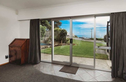 New Plymouth House | Blue Haven with Stunning Sea Views