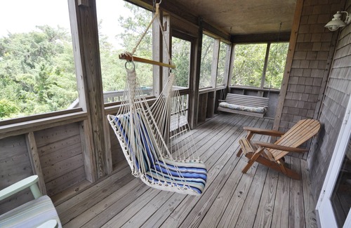 Ocracoke House | Blue Heaven: Secluded, at the end of a quiet lane, lookout deck.
