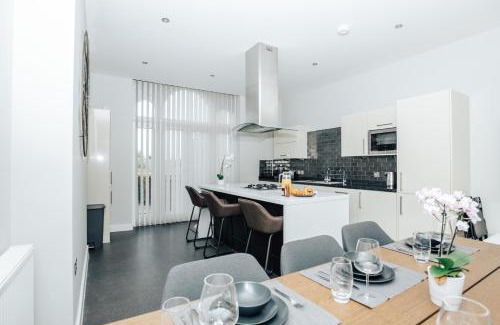 Henley-on-Thames Apartment | Blue Heron - 2 Bedroom Apt with 2 parking spaces