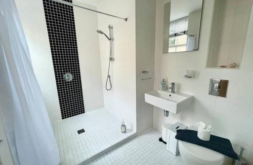 Henley-on-Thames Apartment | Blue Heron - 2 Bedroom Apt with 2 parking spaces