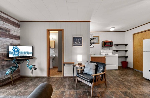 Jenkins Cabin | Blue Heron Cabin - Bring Your Boat, Enjoy The Swim Dock, Kayaks, Pool, and Views! | 8