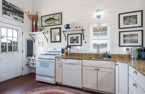 Whitefish House | Blue Heron Hideaway, Mountain Views on 14 Acres