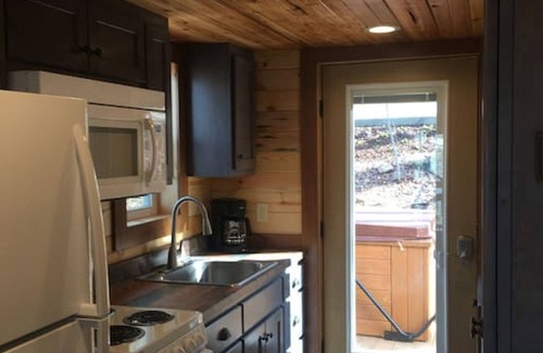 Guild Cabin | blue heron · NO SUNDAY CHECK INS, TREEHOUSE, HOT TUB, GATED