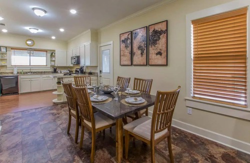 Lacy-Lakeview House | Blue House Bungalow,10 mins to Baylor and downtown Waco. Pet friendly!