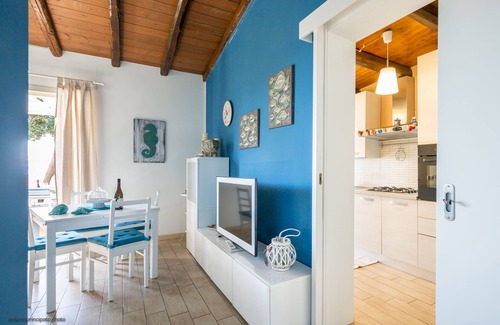 Avola House | Blue House on the sea, parking & wi.fi