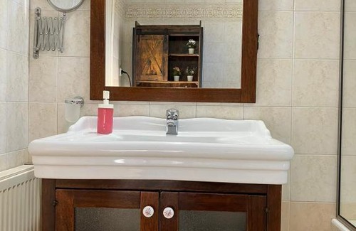 Aigio Apartment | Blue jasmine