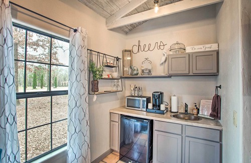 Pittsburg Apartment | ‘Blue Jay Cottage' - Pittsburg Studio on Winery!