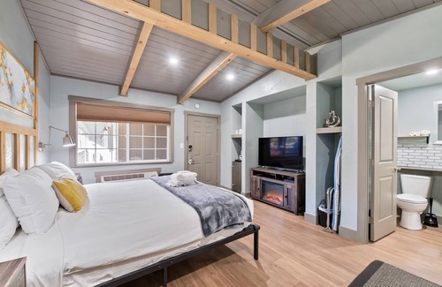 Lakeside Park Hotel | Blue Jay Lodge