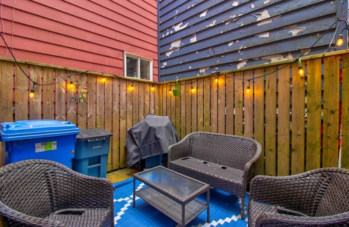 Downtown St. John's House | Blue Jelly Bean | Signal Hill | Sea Vw | King Bds
