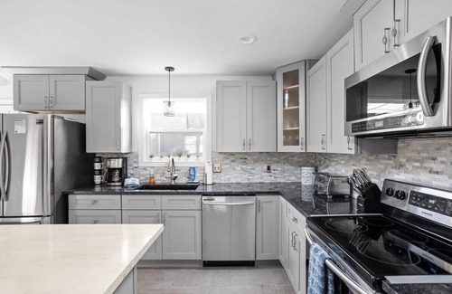 Indianapolis House | Blue Jewel | Vibrant, Pet Friendly, Grill