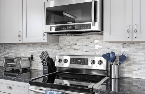 Indianapolis House | Blue Jewel | Vibrant, Pet Friendly, Grill