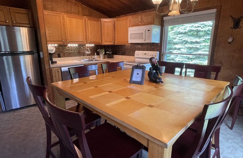 Queen House | Blue Knob Mountain Top Chalet