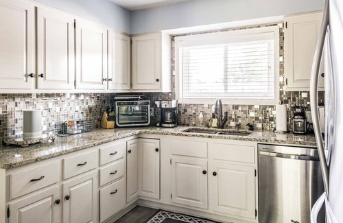 Cassopolis House | Blue Lagoon Lakehouse Deck Dock Grill
