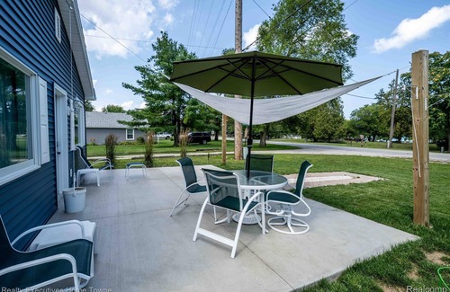 North Lakeport House | Blue Lake Inn house is across from Burtchville Park and Beach