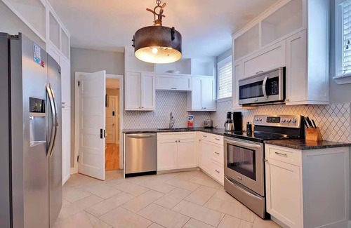 Cannonborough Elliotborough House | Blue Magnolia | Perfect for Large Groups