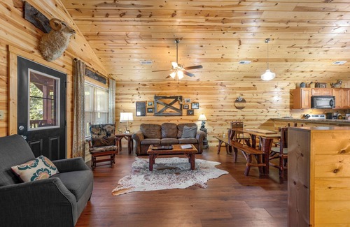 Pigeon Forge Cabin | Blue Mist, A cozy cabin near all the attractions!