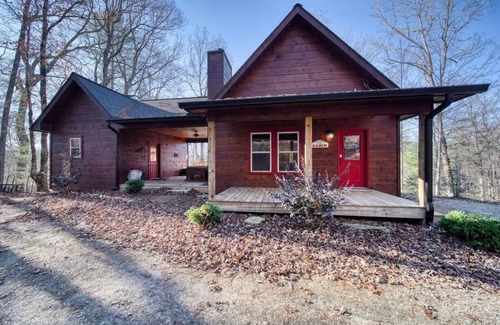Suches Cabin | Blue Moon Cabin - Fast Internet, Hot Tub, in the mountains!