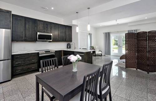 Craigleith Apartment | Blue Mountain Bliss: Ski-In/Ski-Out Luxury Escape