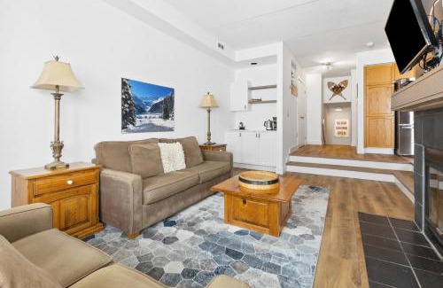 The Blue Mountains House | Blue Mountain Ski In Ski Out Resort Condo 2 Level