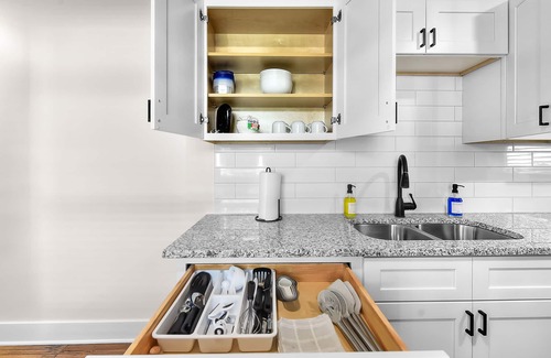 Downtown Omaha Apartment | Blue Oasis: Modern 1-Bed Retreat Apt 1