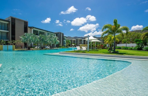 Nelly Bay Apartment | Blue on Blue Studio Room 1352