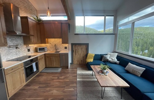 Saint Mary's Condo | “Blue Owl” - Tree House Views! Couples Getaway!