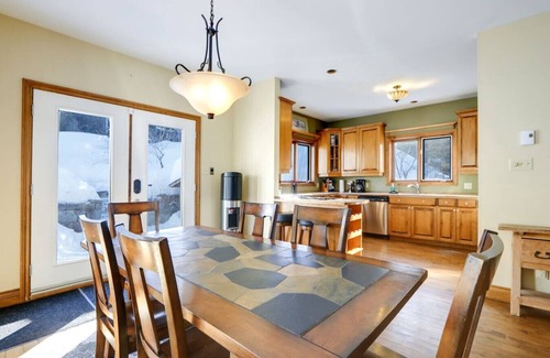 Val-des-Monts Villa | Blue Paradise on the lake