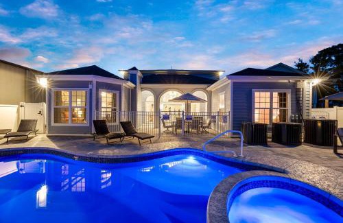 Crescent Beach House | Blue Paradise