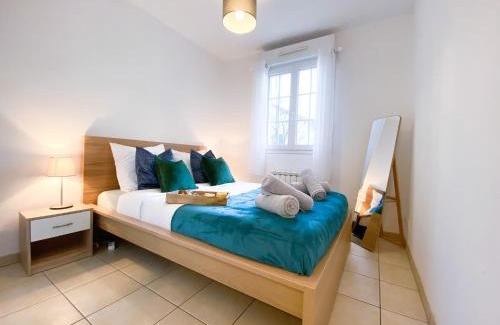 Corbeil-Essonnes Apartment | Blue Pearl - Parking - Gare RER à 5 min