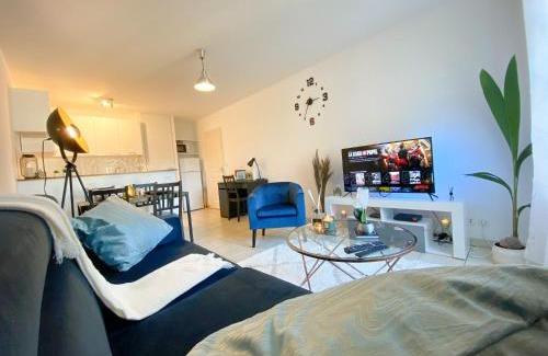 Corbeil-Essonnes Apartment | Blue Pearl - Parking - Gare RER à 5 min