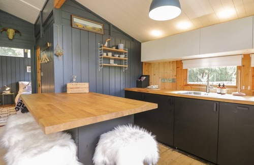 Dornoch Cottage | BLUE PINE LODGE, family friendly, with open fire in Dornoch