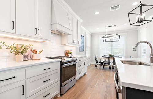 Waco House | Blue Retreat on 5th - 3.5 Bathrooms!
