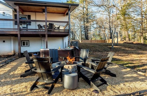 Blue Ridge Cottage | Blue Ridge Cottage & Guest House, Hot Tub, Fireplace, Game Room 10 Guests