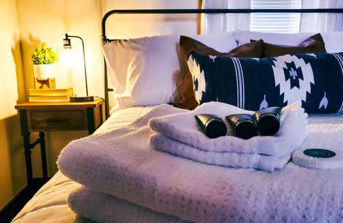 Cana House | Blue Ridge Cottage - Quaint, cozy home with gorgeous views minutes from Mayberry