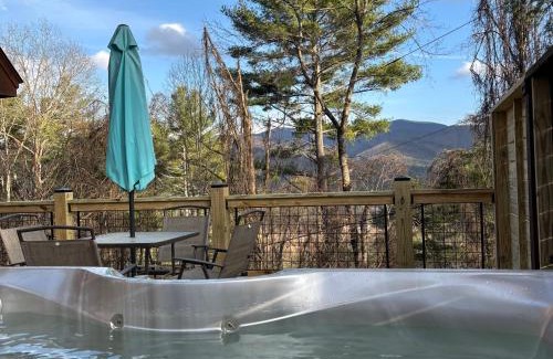 Blue Ridge Ski Chalet | Blue Ridge Cozy Cabin-Hot Tub & Dog Friendly