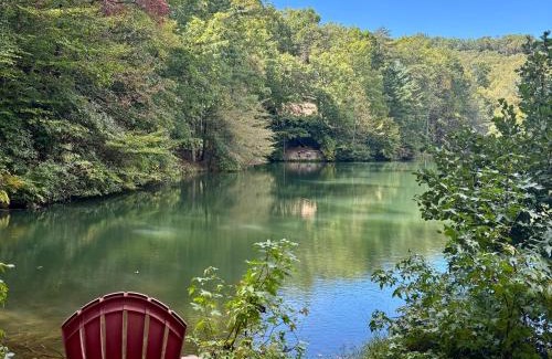 Blue Ridge Ski Chalet | Blue Ridge Cozy Cabin-Hot Tub & Dog Friendly