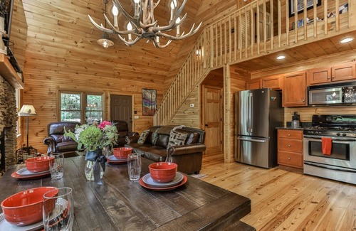 Cashes Valley Cabin | Blue Ridge Creek Retreat